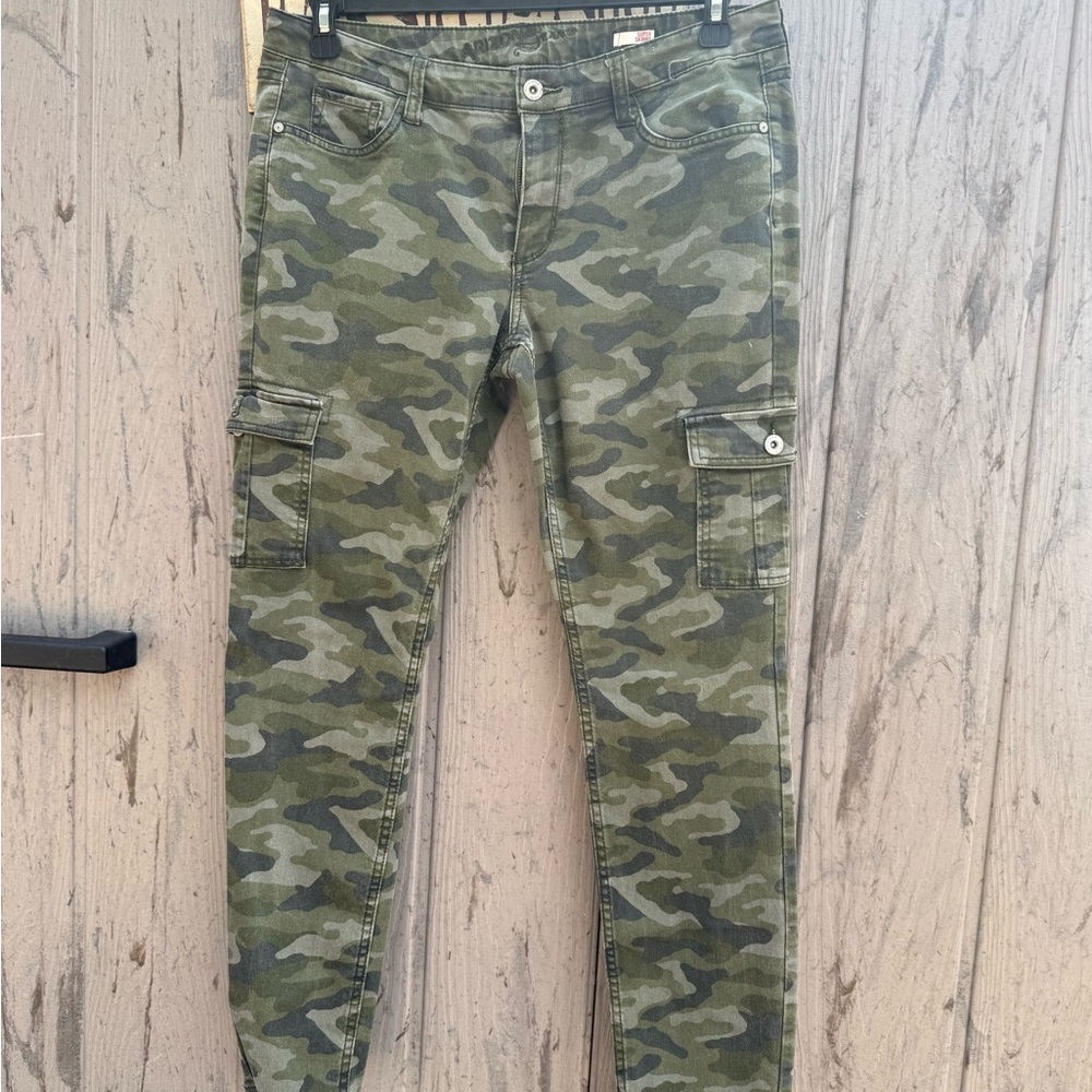 Women’s Camouflage Cargo Pants